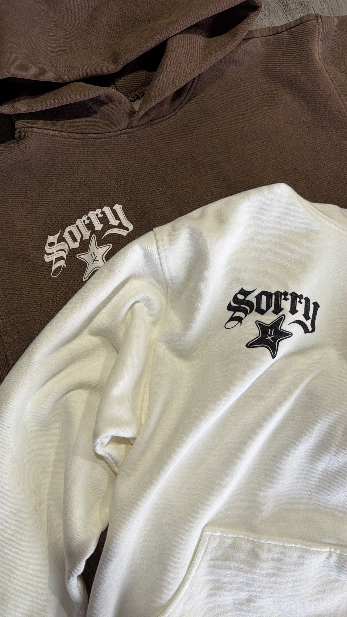 WHITE SORRY HOODIE