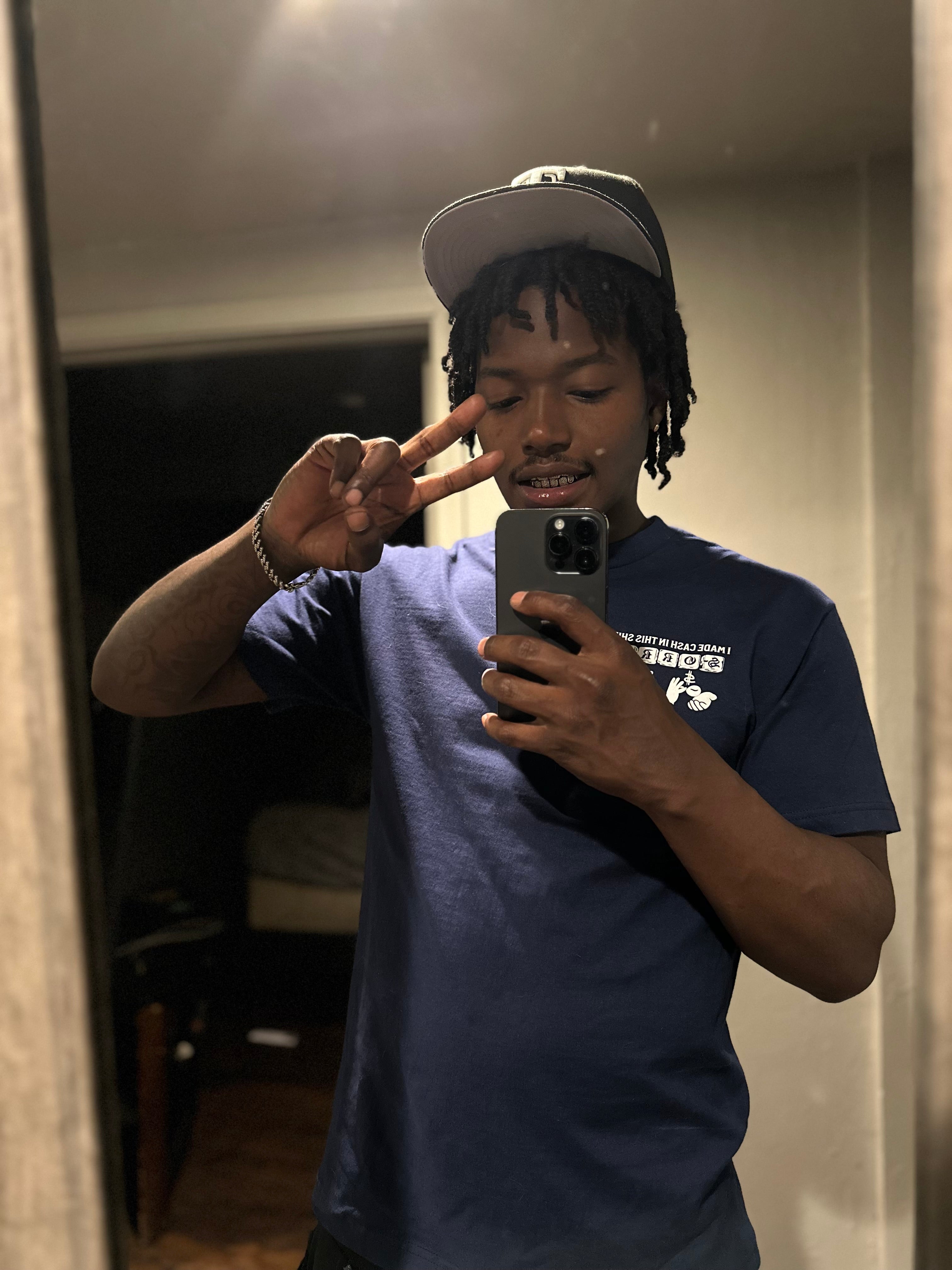 NAVY TEE